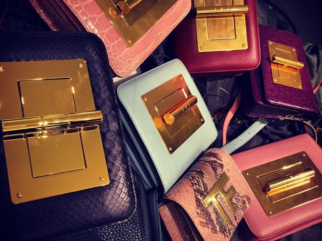 Exhibiting the new accessories collection